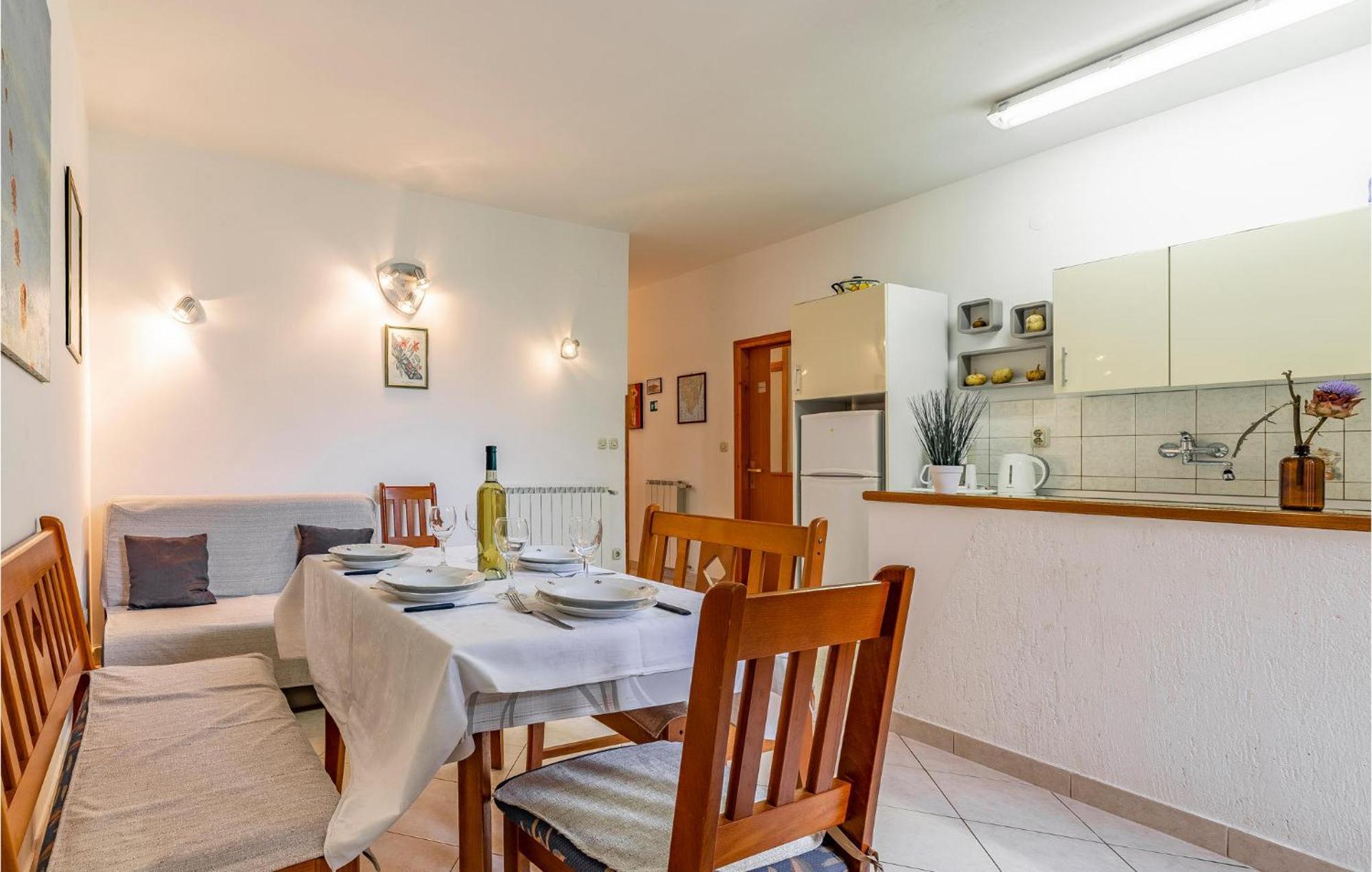 Apartment 2 Bedroom Stunning In Rovinj